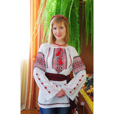 Embroidered blouse "Zoryana"